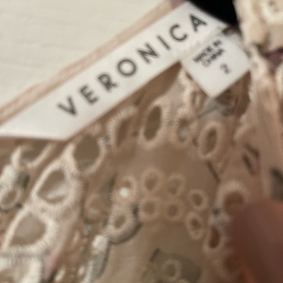 Beautiful Eyelet Dress by Veronica Beard! - Picture 4 of 5